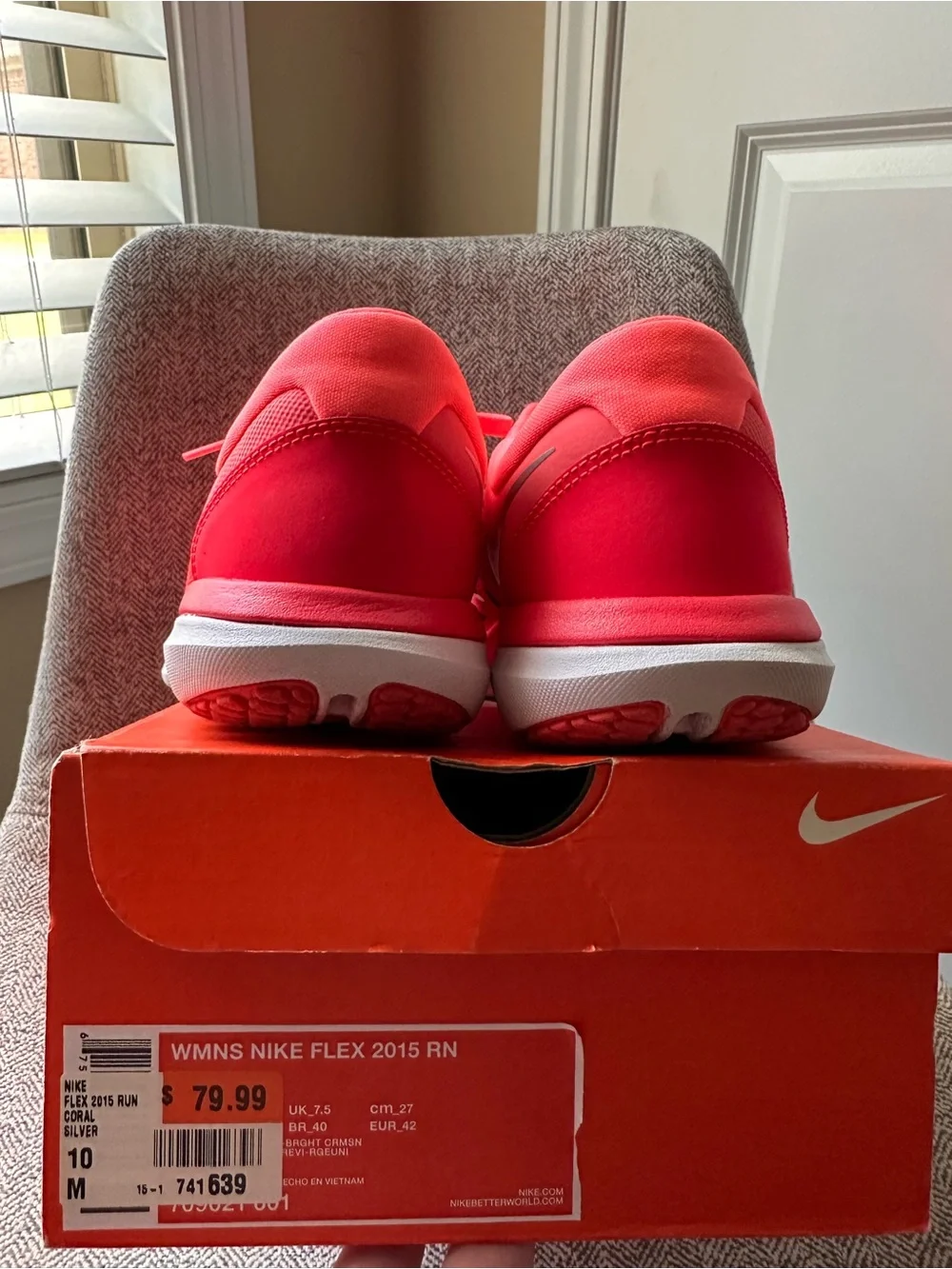 Nike Women's Neon Coral Flex 2015 Mesh Running Sneakers Size 10